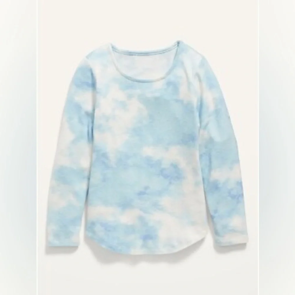 NWT Old Navy Girl’s Light Blue Cloudy Sweatshirt Small